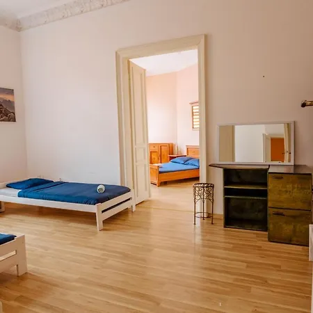 T&t & بيت شباب