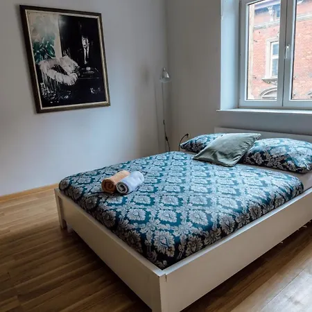 T&t & بيت شباب