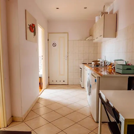 بيت شباب T&t & *